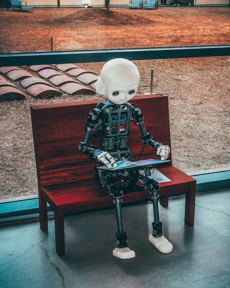 Autonomous AI agent interface connected to laboratory instruments and robotic arms